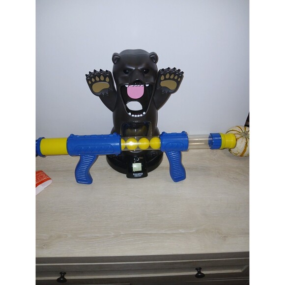 Sharper Image Hungry Bear Target Shooting Game With Box Launcher & 8 Foam Balls - Picture 6 of 16